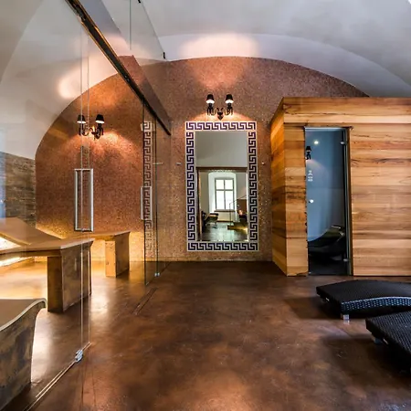 Zámek - Hotel&resort Ratmerice