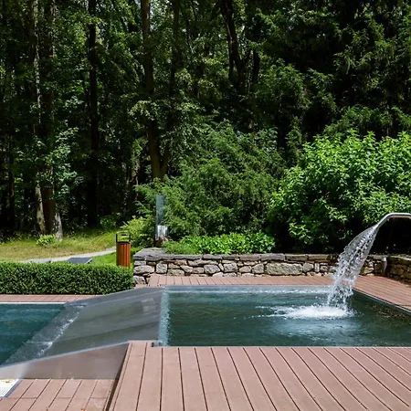 Zámek - Hotel&resort 4* Ratmerice