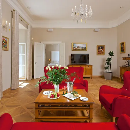 Zamek - & 4* Ratmerice