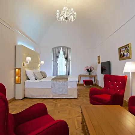 Zamek - & 4* Ratmerice