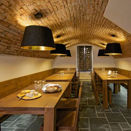 Zámek - Hotel&resort Ratmerice