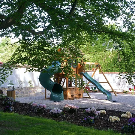 Zámek - Hotel&resort Ratmerice