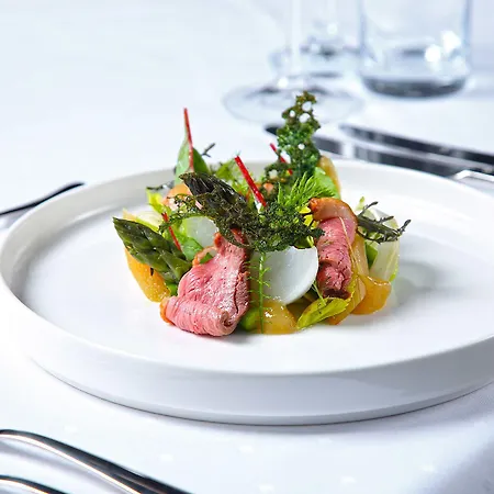 Zamek - & 4* Ratmerice