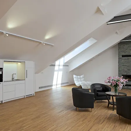 Zamek & 4* Ratmerice