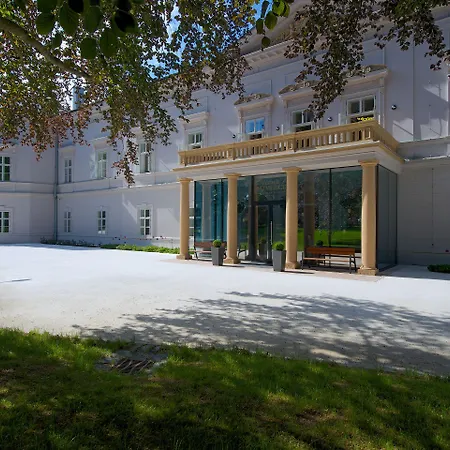 Zamek & 4* Ratmerice