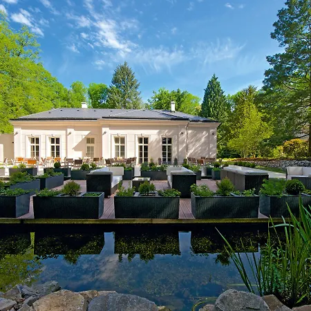 Zámek - Hotel&resort Hotel Ratmerice