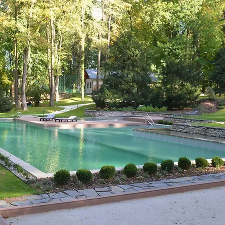 Zámek - Hotel&resort Ratmerice