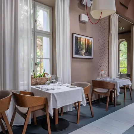 Zamek - & Hotel Ratmerice