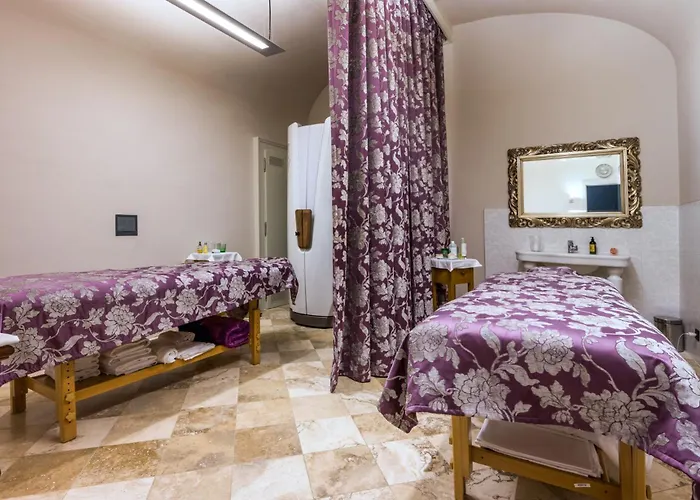 Zámek - Hotel&resort Hotel Ratmerice