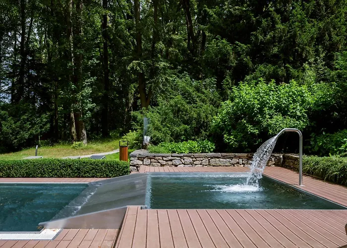 Zámek - Hotel&resort 4* Ratmerice