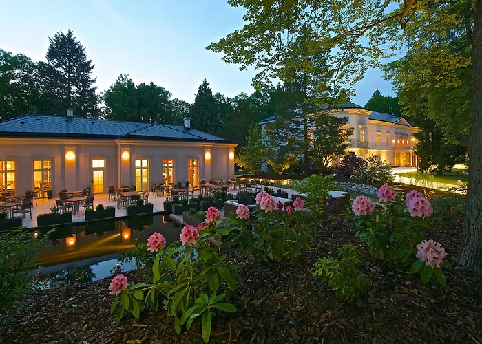 Zámek - Hotel&resort 4* Ratmerice