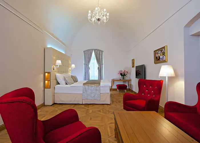 Zámek - Hotel&resort 4* Ratmerice