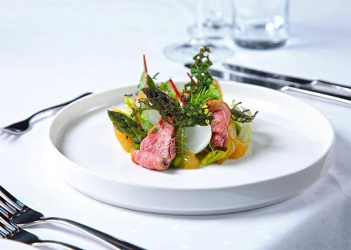 Zámek - Hotel&resort 4* Ratmerice