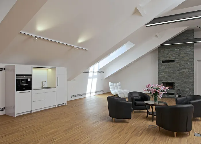 Zámek - Hotel&resort 4* Ratmerice