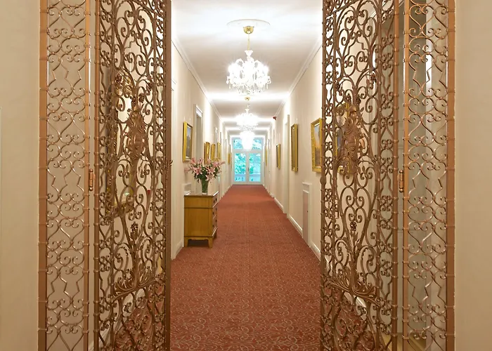Zámek - Hotel&resort Ratmerice