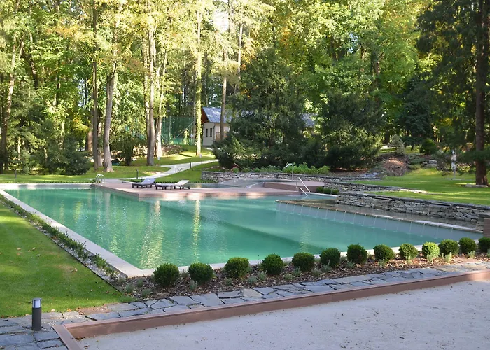 Zámek - Hotel&resort Ratmerice